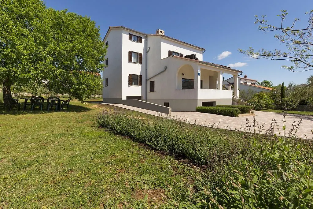 Apartments Renata Pinezici  0*, Pinezici (Krk) Croatia