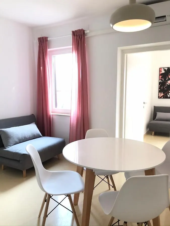 Apartments Renata Pinezici  Croatia