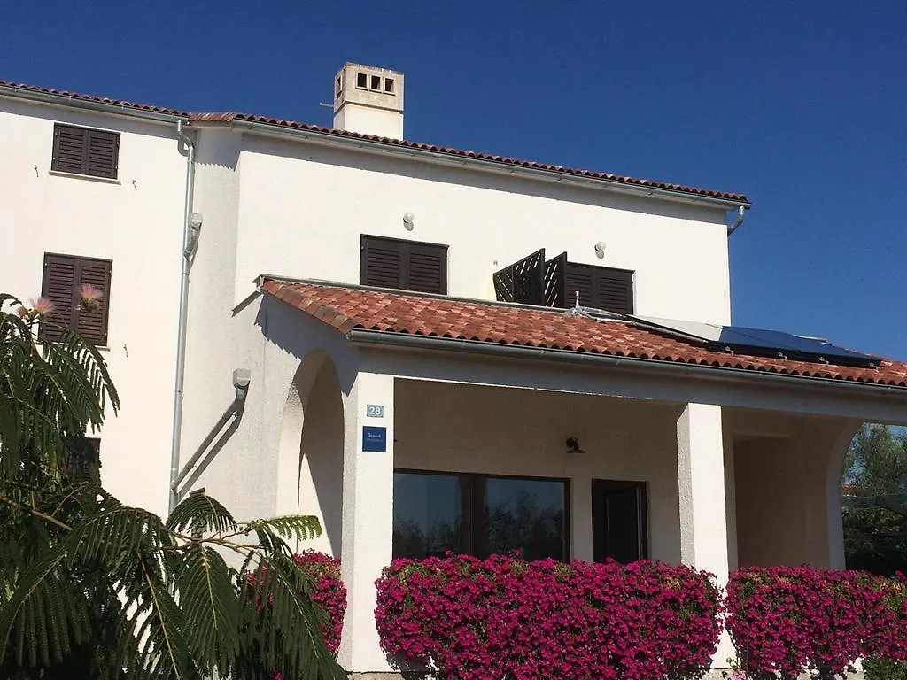 Apartments Renata Pinezici  0*, Pinezici (Krk) Croatia