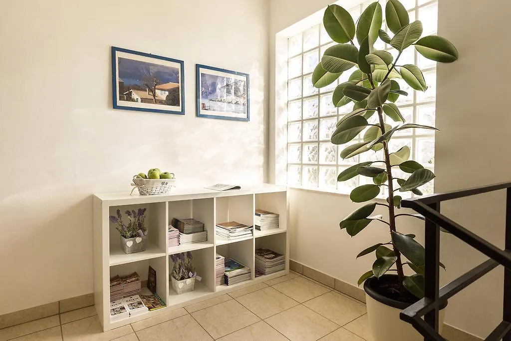 Apartments Renata Pinezici  0*, Pinezici (Krk) Croatia