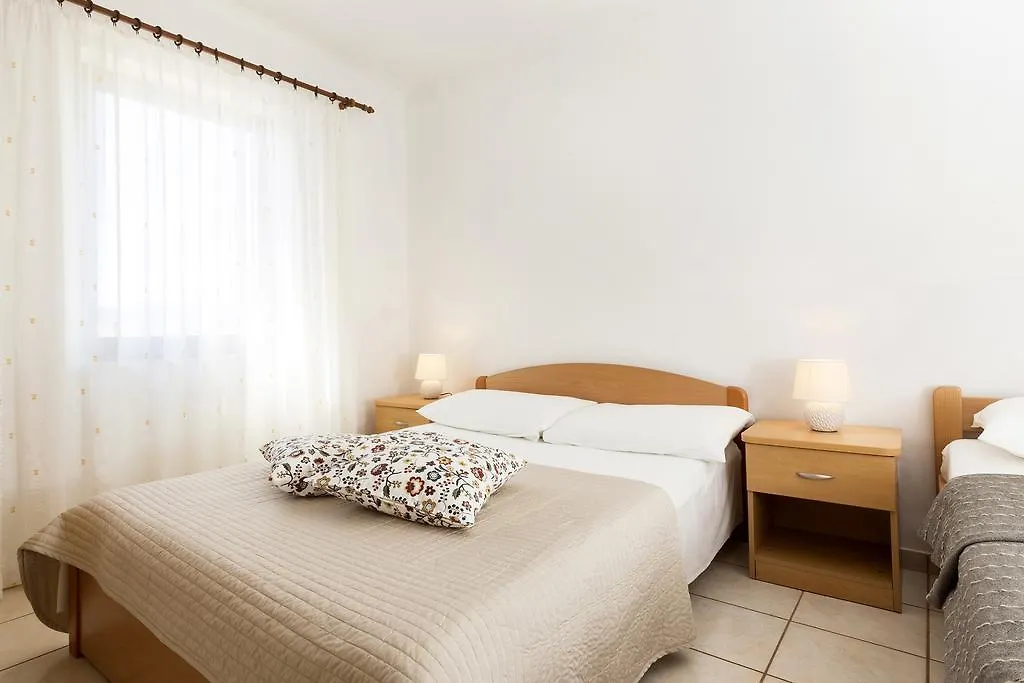 Apartments Renata Pinezići 0*,  Croazia